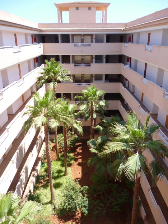 Innenhof Zimmerblock 2 Holiday Village Majorca