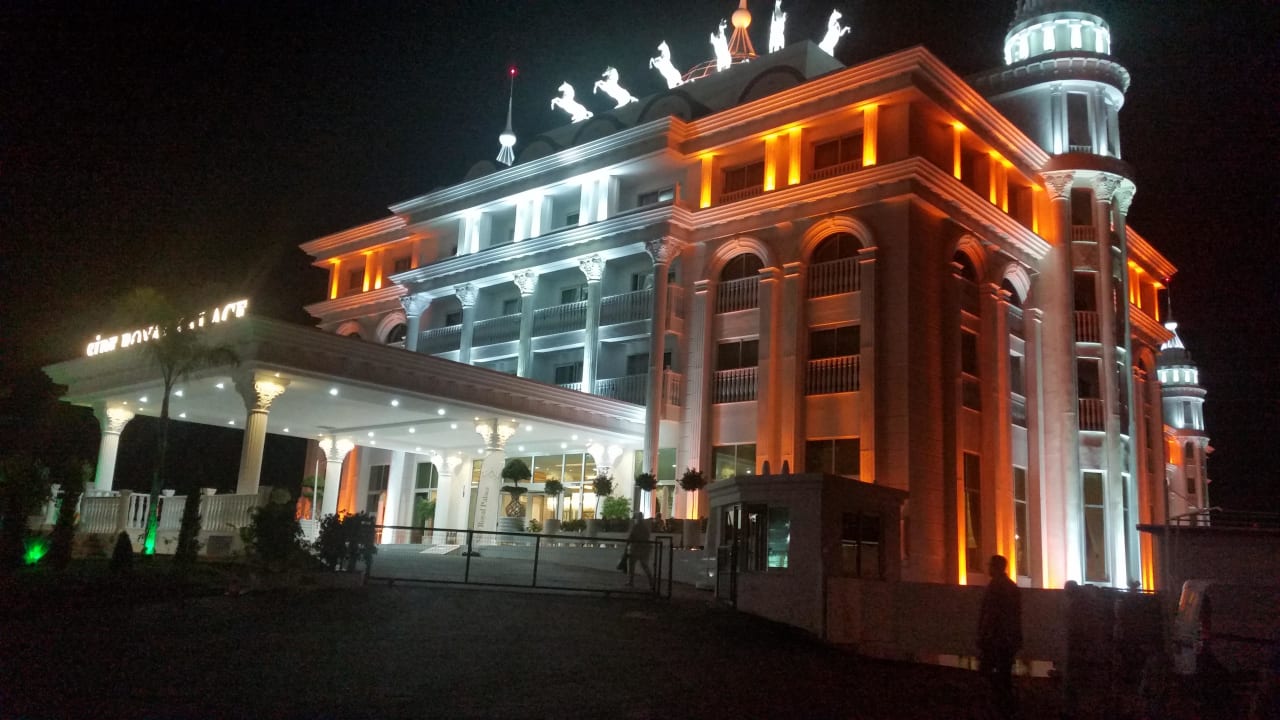 Hotel bei Nacht Side Royal Palace Hotel & Spa