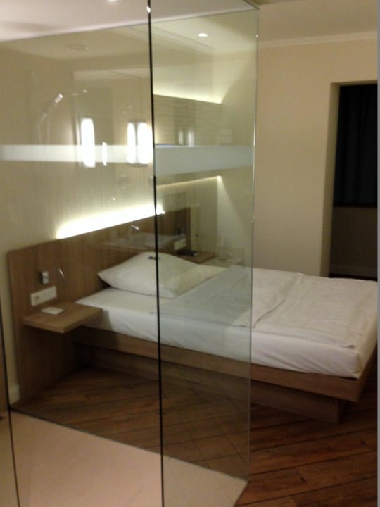 Blick ins Zimmer Hotel Vier Jahreszeiten Lübeck