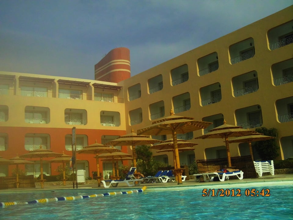 Vom Pool aus  Titanic Resort & Aqua Park