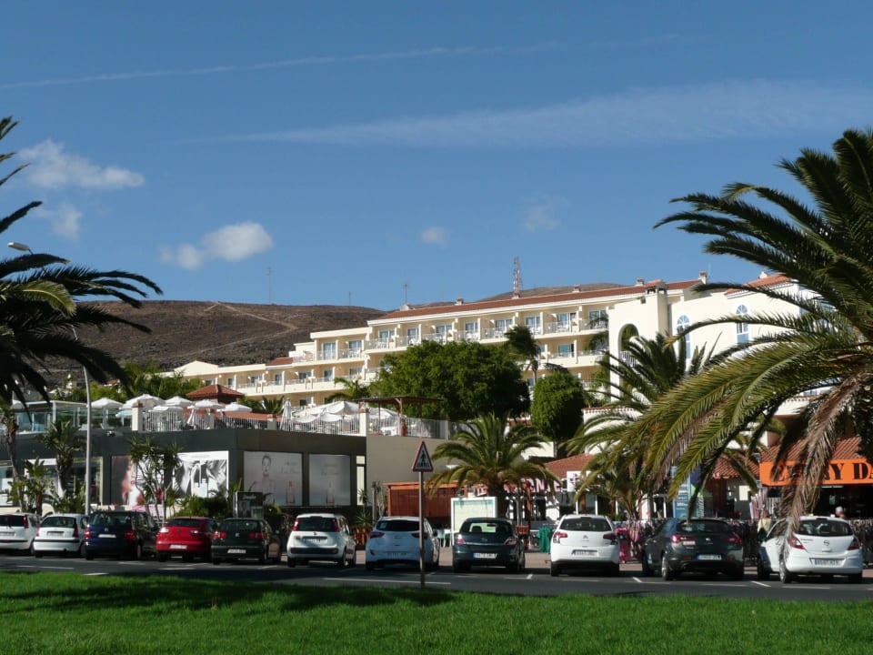 Von der Straße aus R2 BUGANVILLA Hotel & Spa