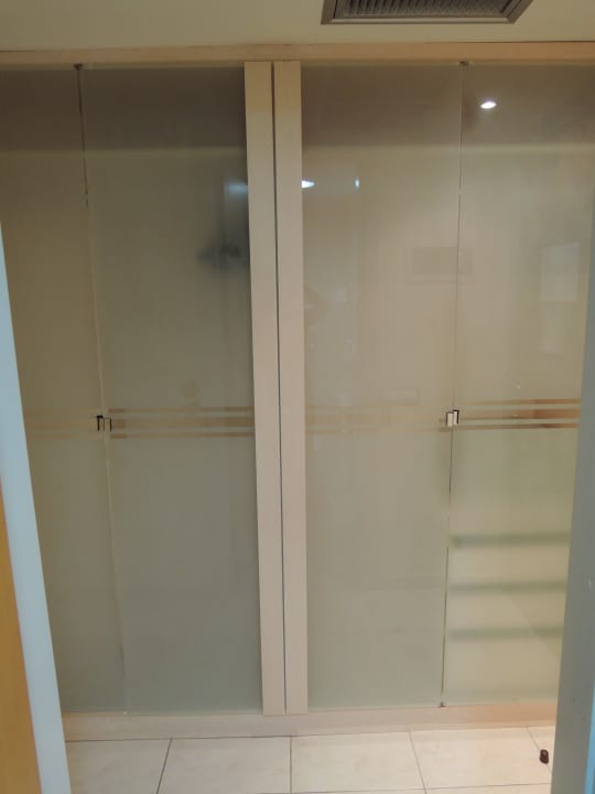 Kleiderschrank Hotel Calypso Beach