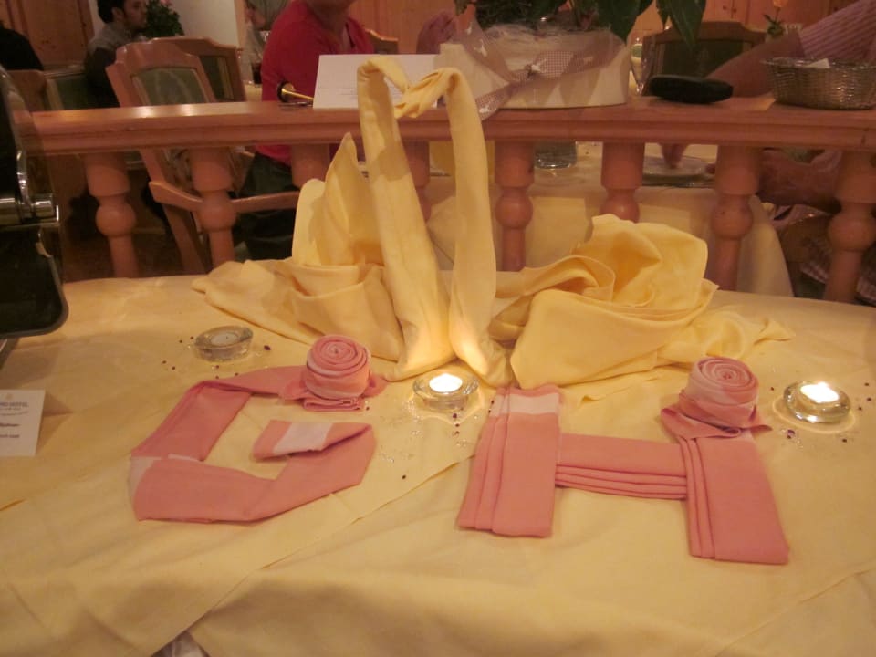 Was man mit Servietten alles machen kann Grand Hotel Zell am See