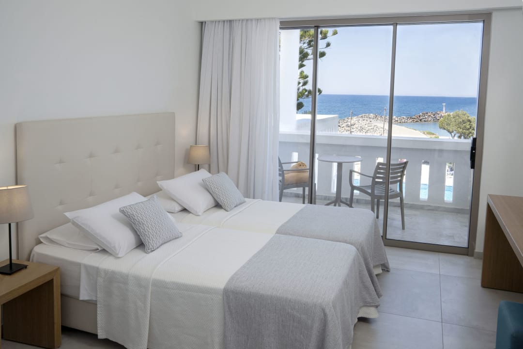 Zimmer Maritimo Beach Hotel