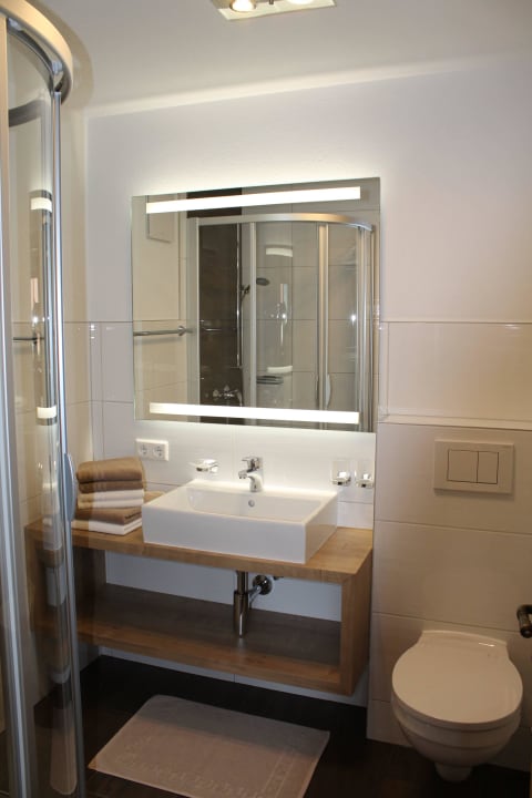 Badezimmer Dusche/WC Landhaus Lenauer