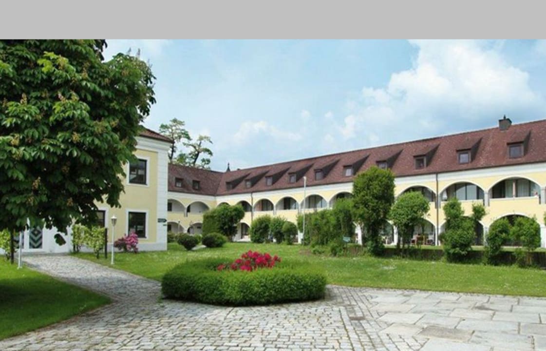 Außenansicht Schloss Kirchham Appartement- & Wellnessanlage
