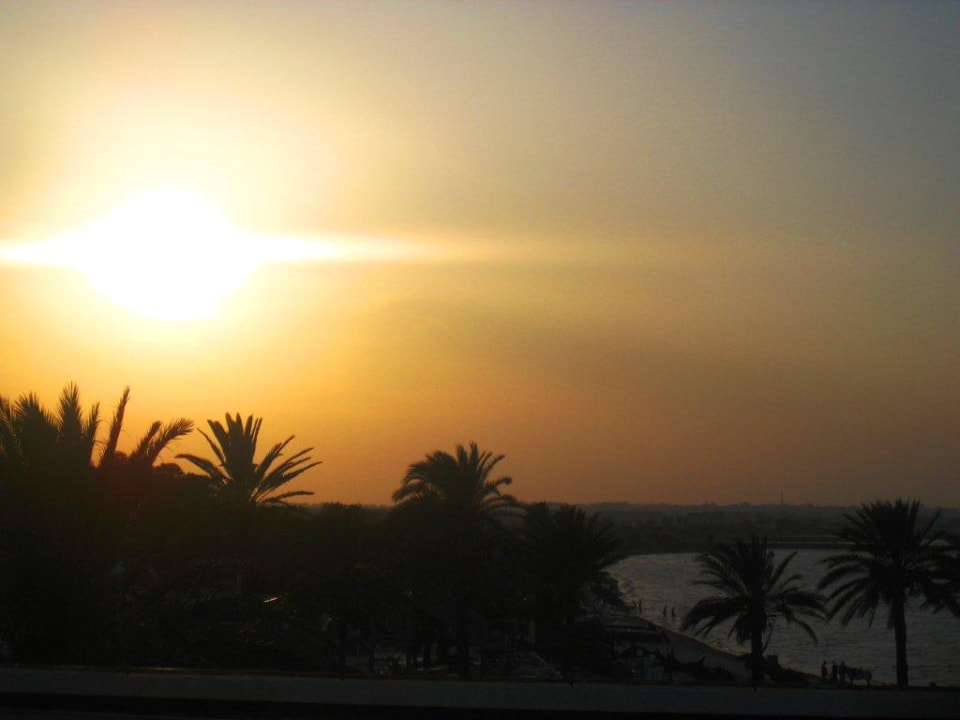 Widok z tarasu/dachu nad pokojem Hotel El Mouradi Skanes Beach