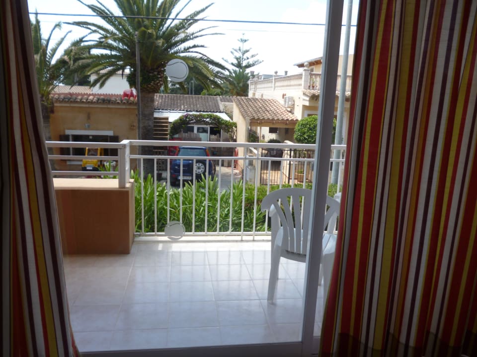 Balkon Straßenseite Club Simó Hotel by Senator