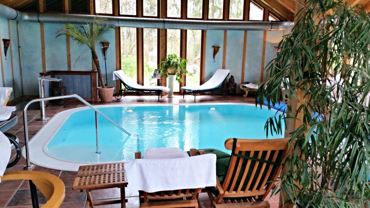 Pool Schlosshotel Weyberhöfe