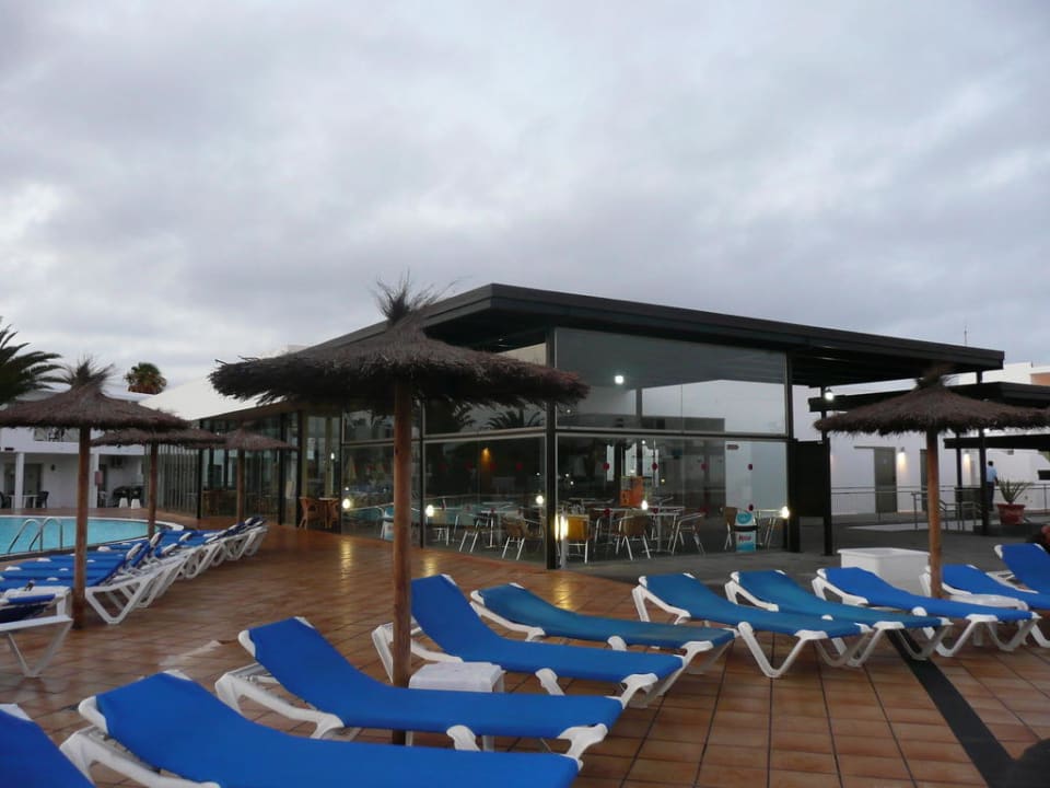 Poolanlage mit Snack-/Poolbar Hotel Floresta