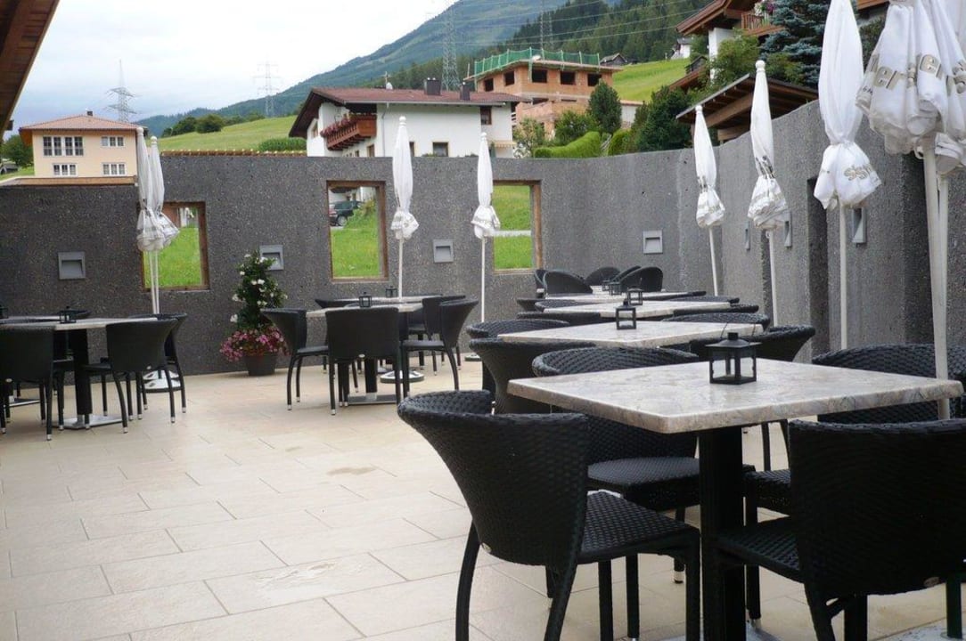 Moderne, neue Terrasse  Ferienhotel Bergland