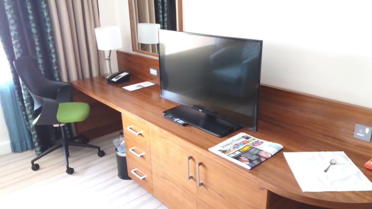 Schreibtisch mit Laptopanschluß Hilton Garden Inn Ras Al Khaimah