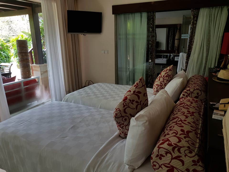 Zimmer Segara Village Hotel