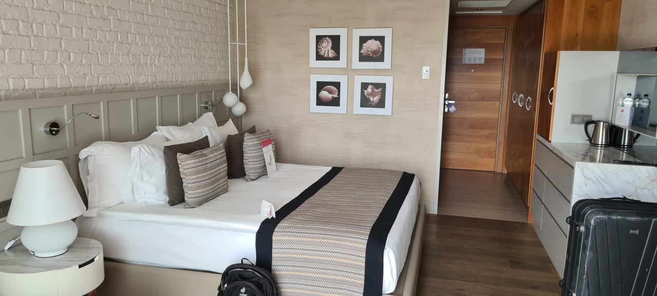 Zimmer Acanthus Cennet Barut Collection