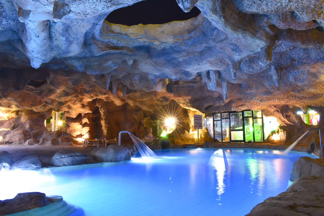 Pool Parrotel Beach Resort