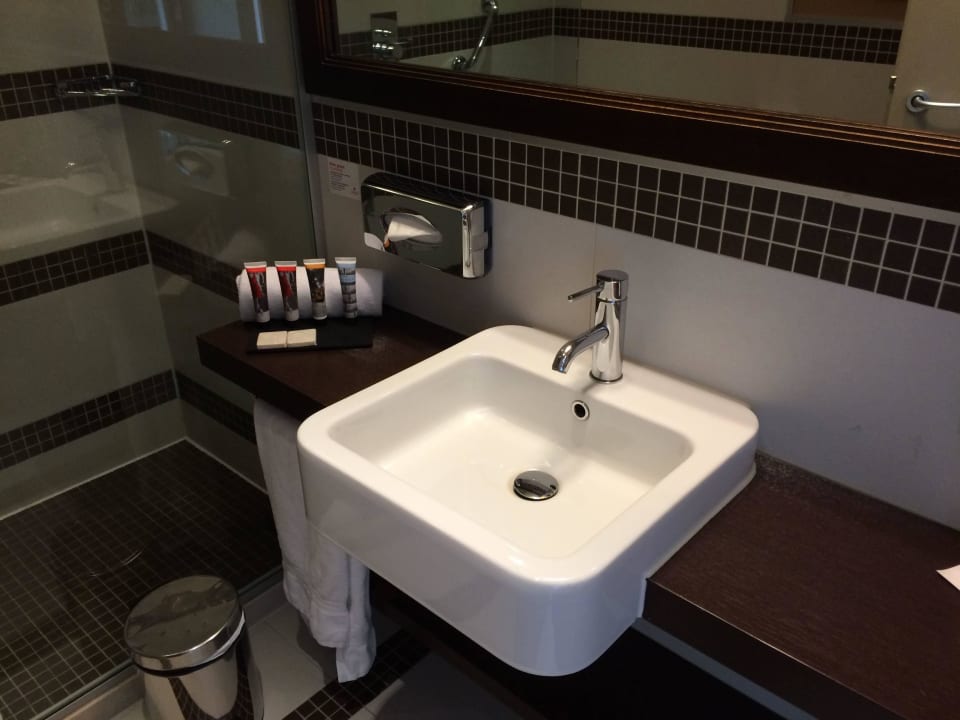 Modernes Badezimmer Hotel Ramada Plaza Milano