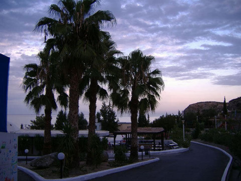 Weg zum Restaurant alltoura Club Hotel Porto Angeli Beach Resort