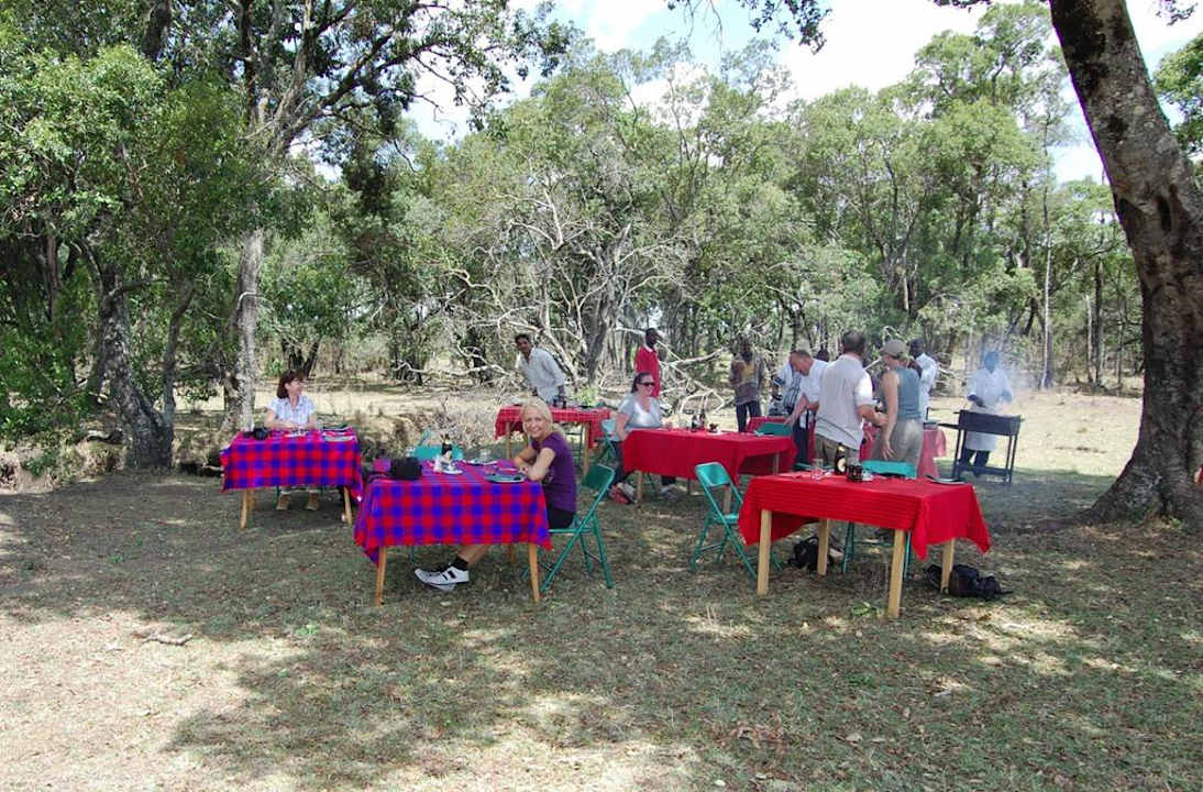 Mittagessen mitten in der Serengeti Royal Mara Safari Lodge