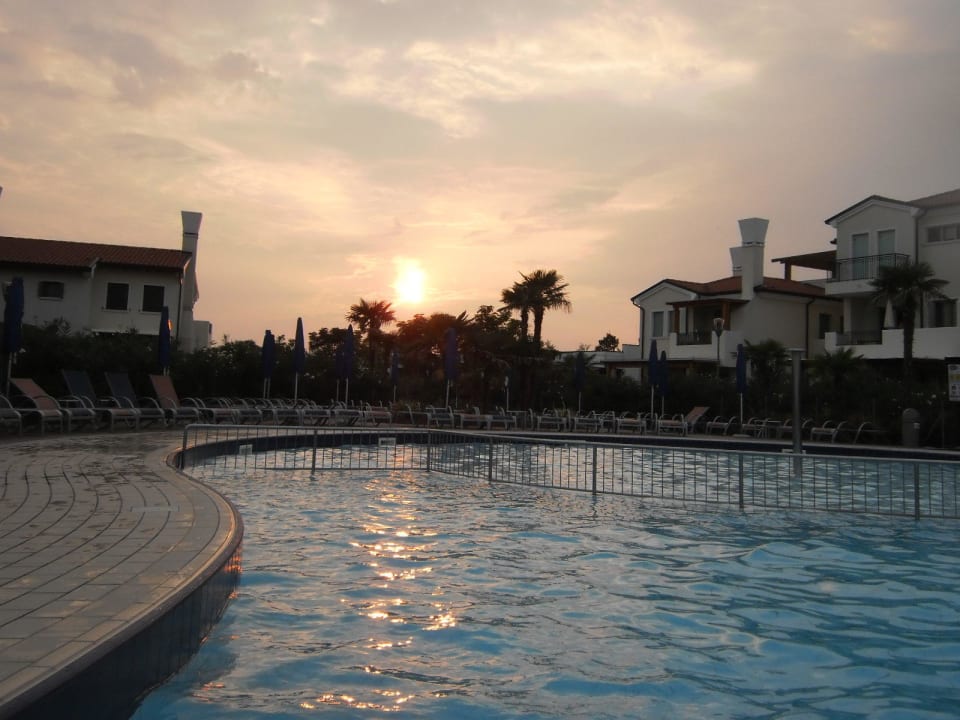 Pool am Abend  Villaggio Amare