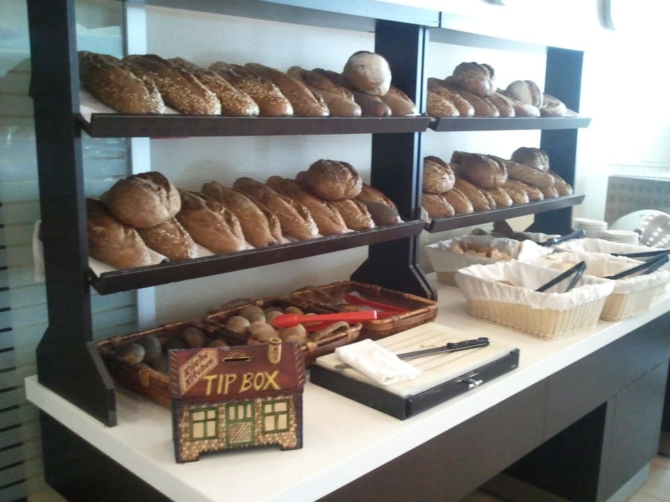 Frische Brote,Brötchen und Backwaren zum Frühstück Asteria Collection Side