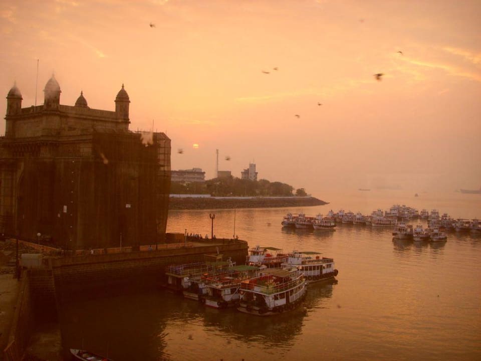 Sonnenaufang über dem Gateway of India aus unserem Zimmer Hotel The Taj Mahal Palace & Tower