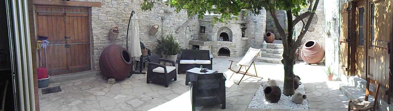 Yard Guesthouse Arhontiko Frangos