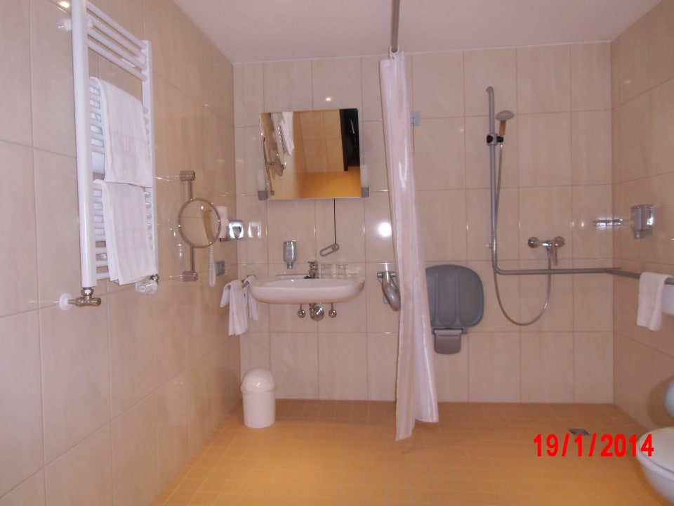 Bad  Zi. 234 IntercityHotel Berlin Airport Area North