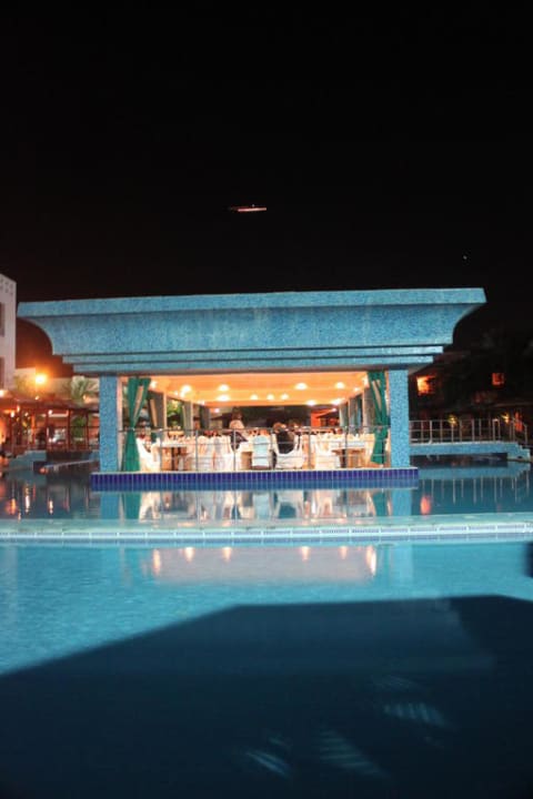 BBQ-Abend Blend Club Aqua Resort