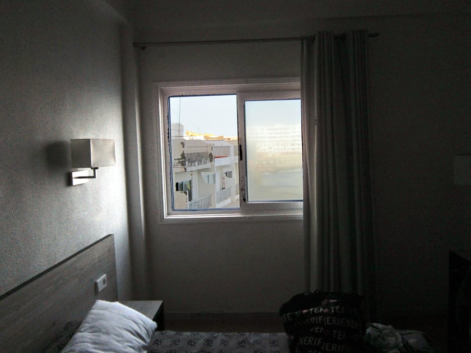 Leider nur ein Fenster... Hotel Medano