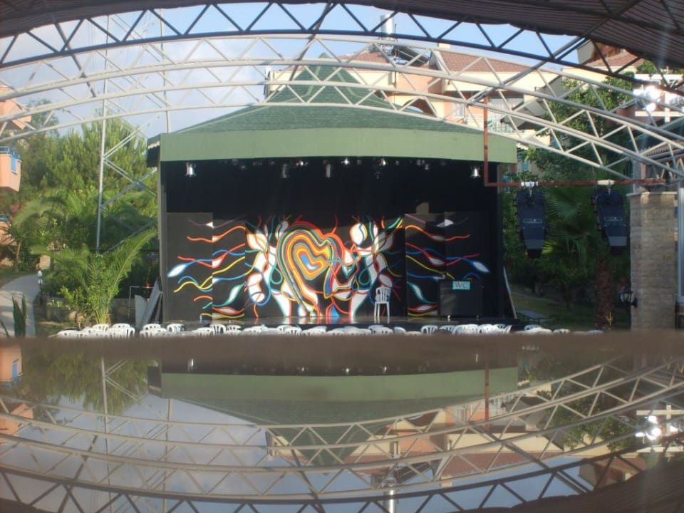 Show Bühne Dream Family Club