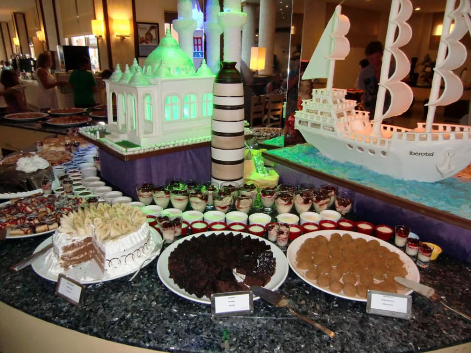 Süßspeisenauswahl beim Abendbüffet TUI BLUE Palm Garden