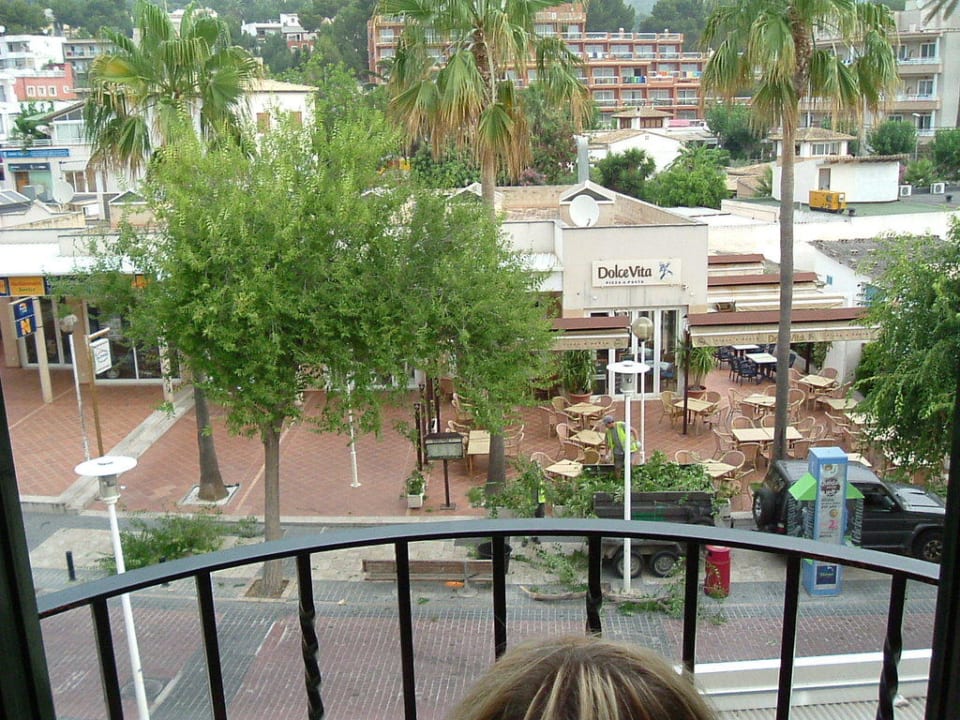 Außblick auf den Boulevard vom "Balkon" FLOR los Almendros Hotel