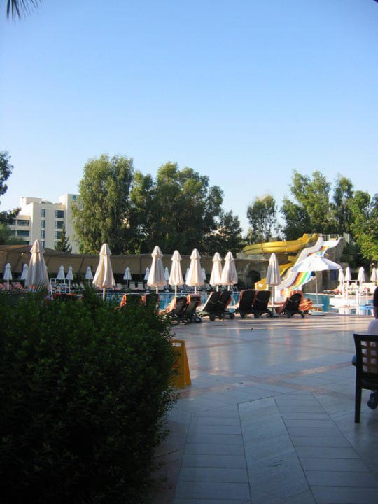 Weg von der Einfahrt zum Pool Greenwood Kemer Resort