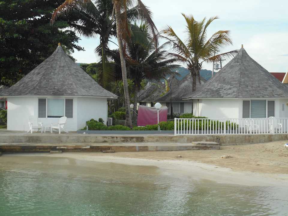 1. Bucht am Strand mit Blick auf die Anlage Grand Muthu Club Caribbean Runaway Bay