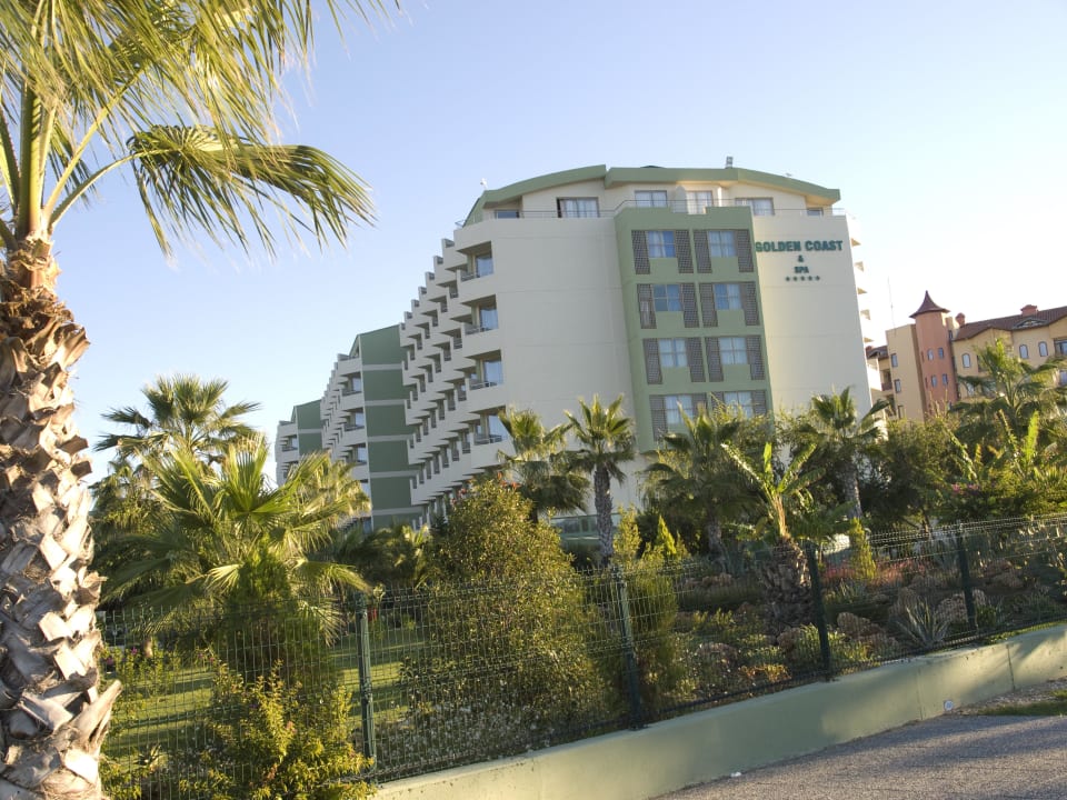 Hotel von der Strandseite VONRESORT Golden Coast