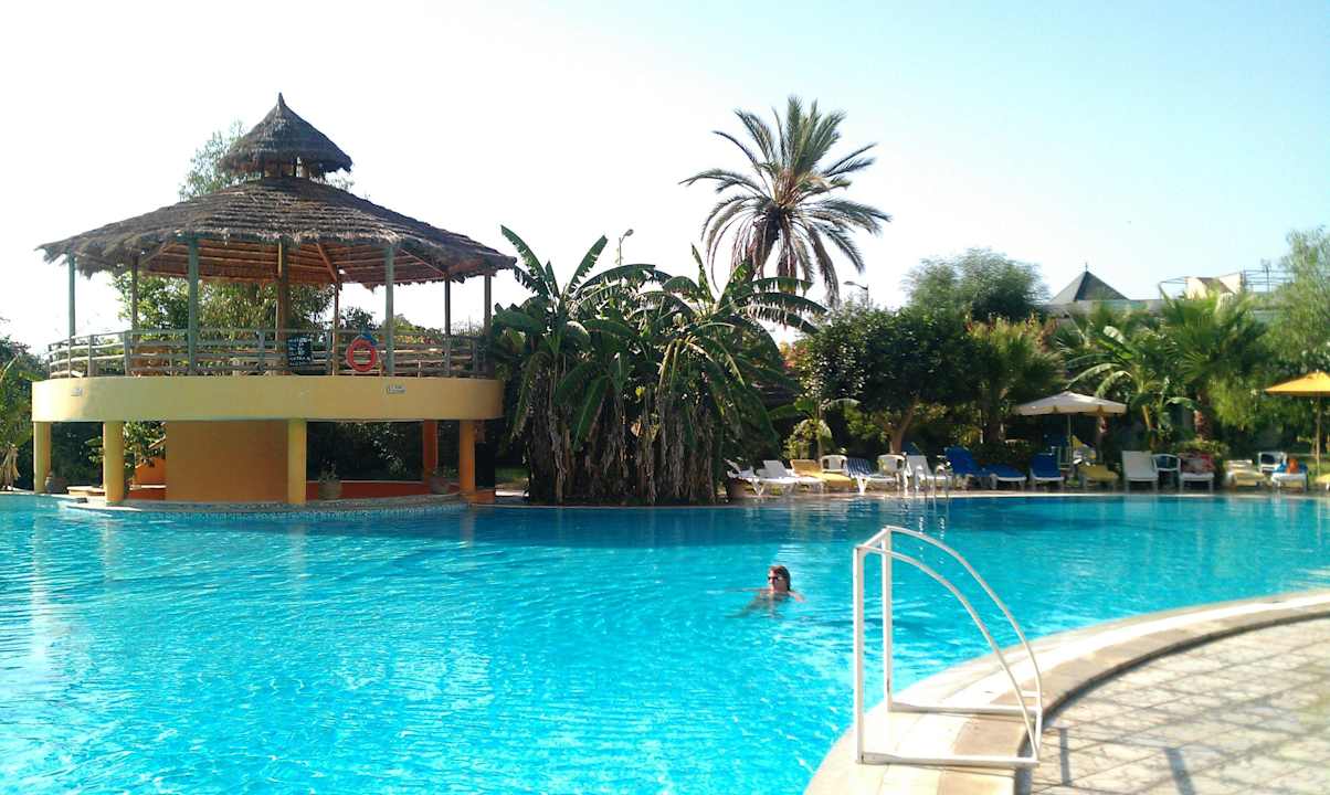 Wodny bar w basenie Hotel African Queen