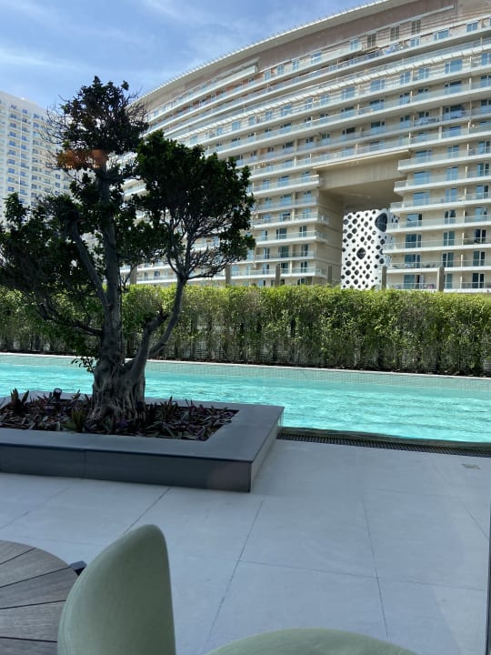 Pool Barcelo Business Bay Dubai