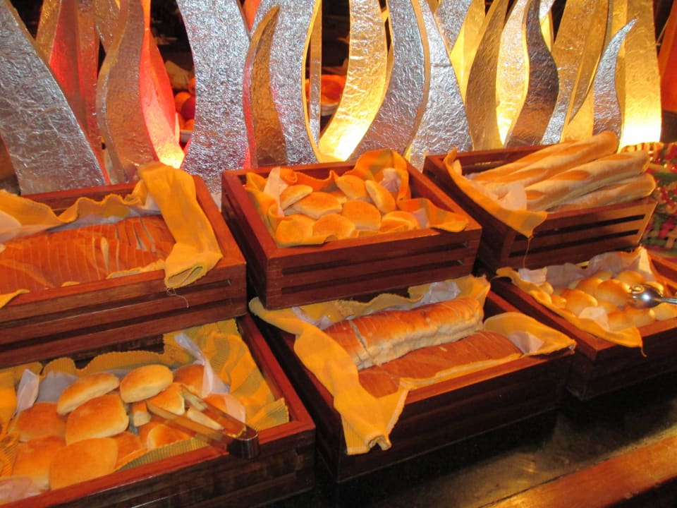 Brötchenauswahl beim Frühstück Adaaran Select Meedhupparu Island Resort - Premium All Inclusive