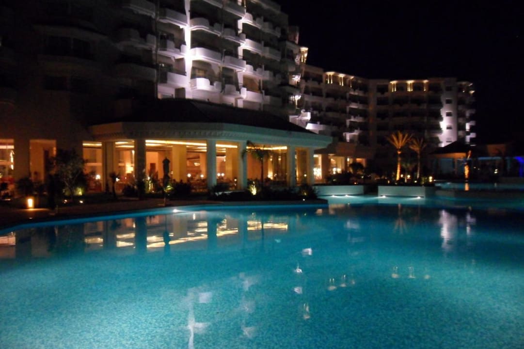 Hôtel et piscines le soir Iberostar Selection Royal El Mansour