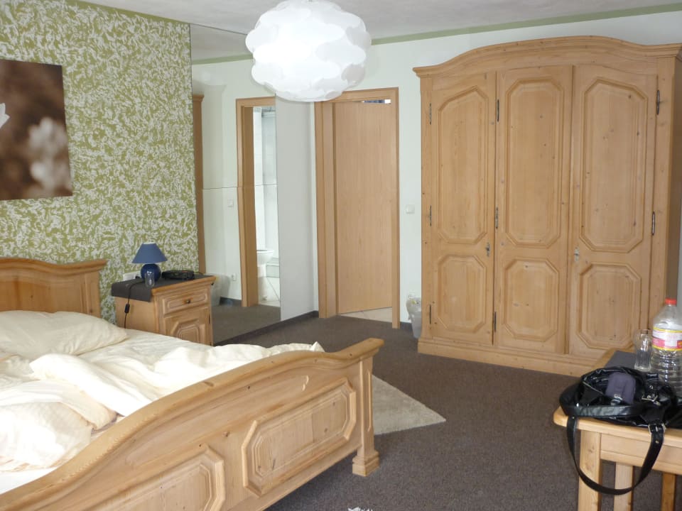 War kurz vor der Abreise,deshalb ist das Bett nicht gemacht. Hotel Berggasthof Weingarten