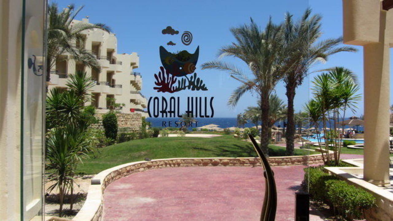 Wyjście z restauracji Coral Hills Resorts & SPA