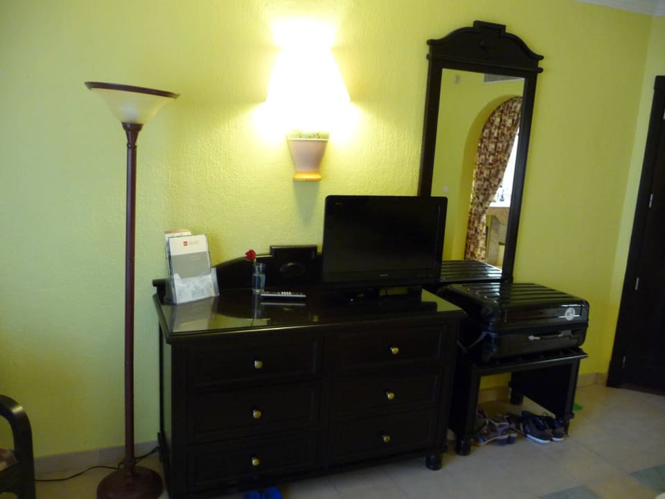 TV-Schrank Hotel Riu Tequila