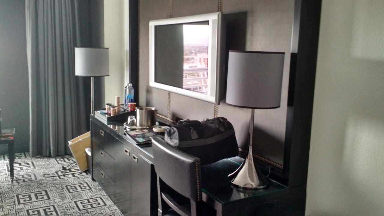 Zimmer Virgin Hotels Las Vegas, Curio Collection by Hilton