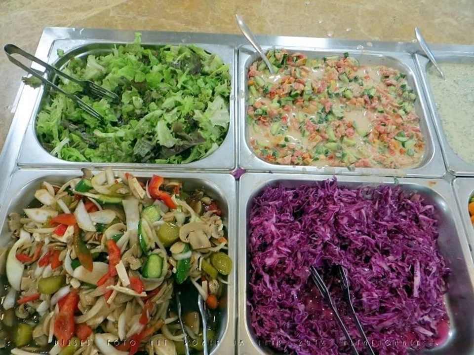 Ein Teil des Abendbüffets Nativity Hotel