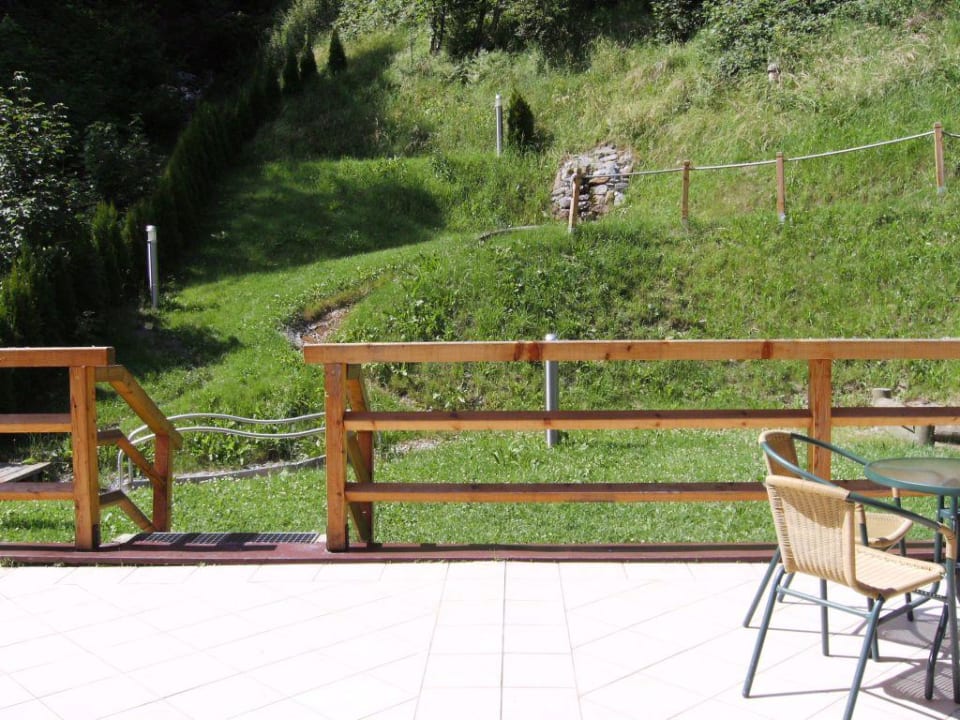 Zur Aussenanlage Hotel Sonnblick