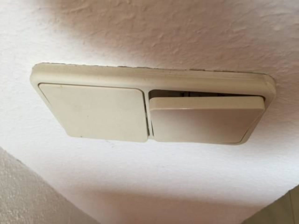 Wacklige Lichtschalter SBH Hotel Taro Beach