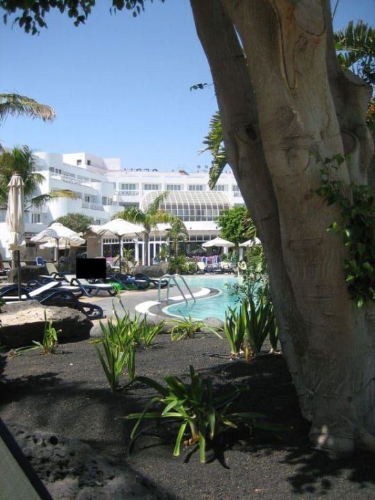 Blick vom Strandeingang Richtung Hotelanlage Hipotels La Geria