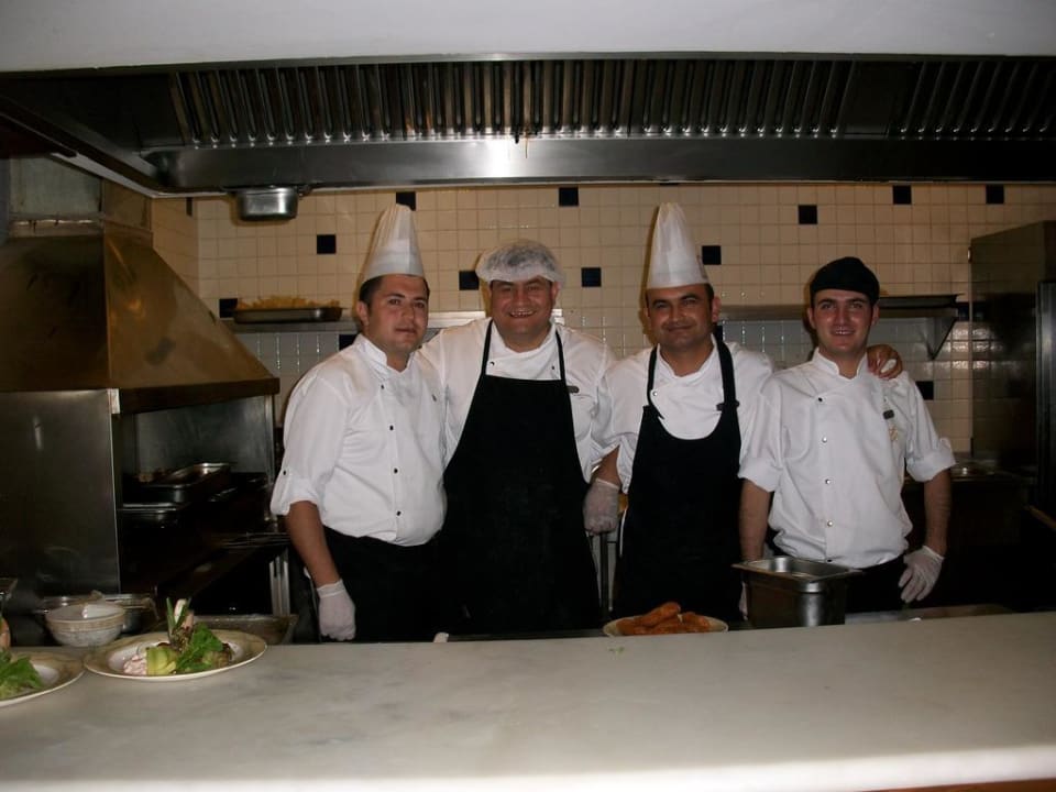Das Kochteam vom Lagos-Restaurant (ita.) Fame Residence Lara & Spa