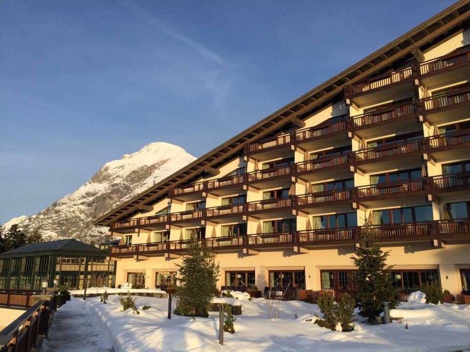 Außenansicht Interalpen-Hotel Tyrol