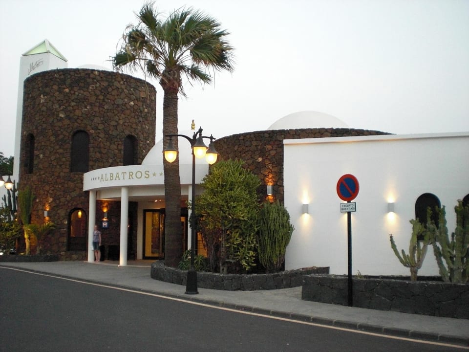 Das Hotel in der Frontansicht allsun App.-Hotel Albatros